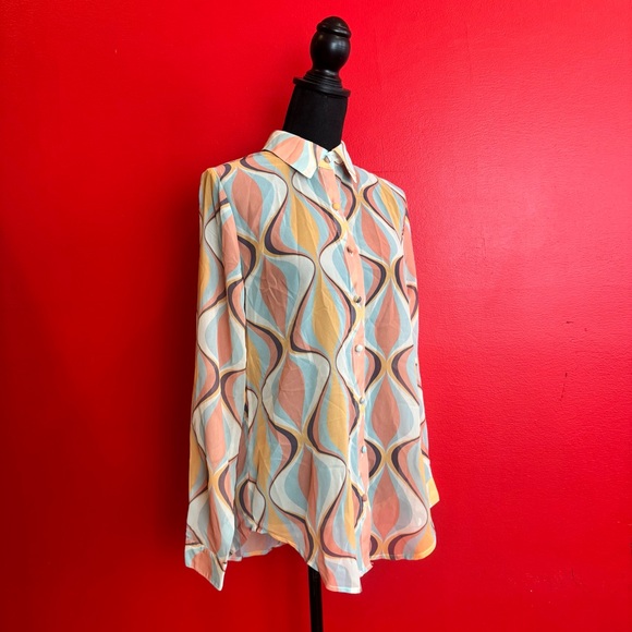 Retro Patterned Button-Up Shirt - Picture 3 of 9